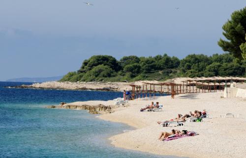 Октябрьский день на хорватском курорте Примоштен