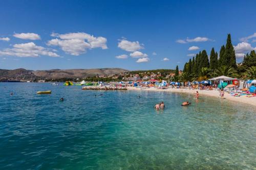 Пляж "Чиово" в Трогире 