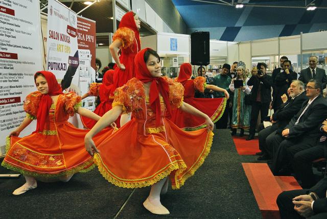 Открытие выставки книг и образования в сербском Нови-Саде