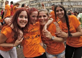 Последний звонок в школах сербского Нови-Сада