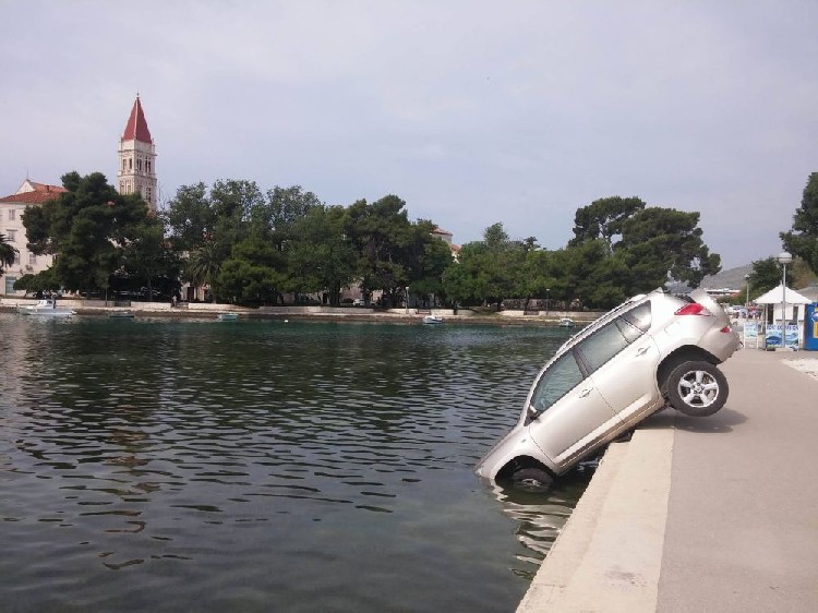 Казус с "тойотой" в Трогире
