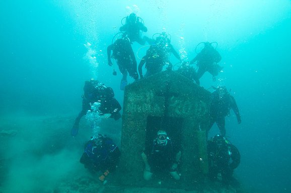 В Хорватии за души умерших помолились в подводной часовне