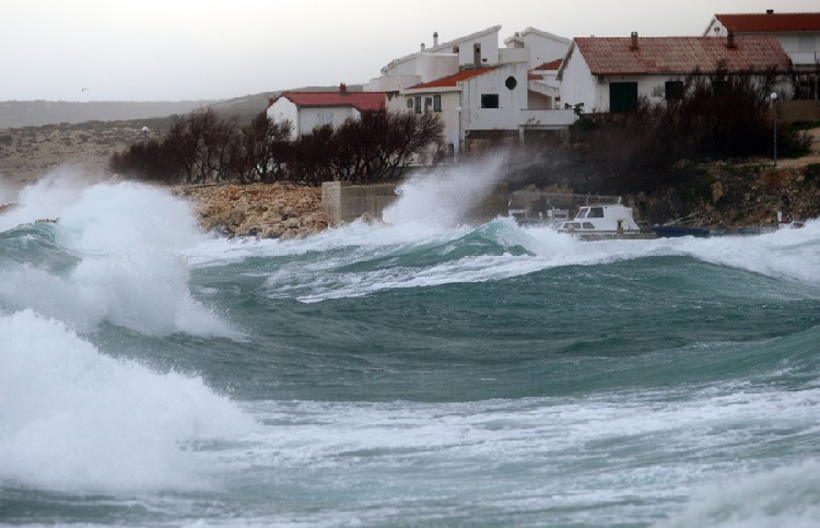 Шторм на ривьере Задара в марте 2016 г.