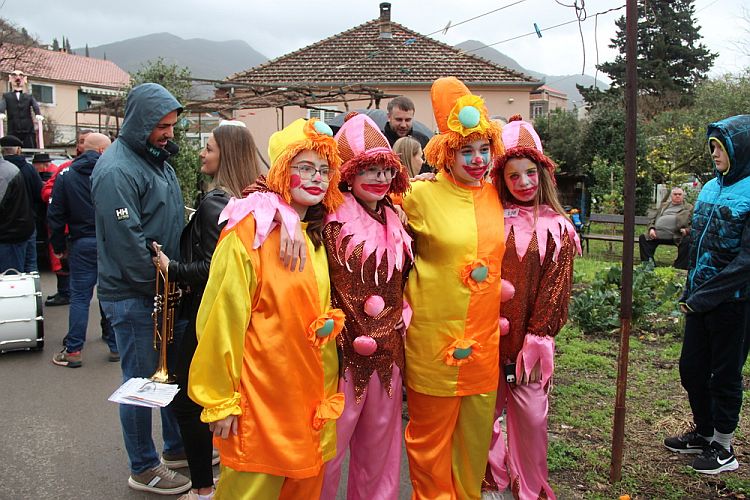 Традиционный карнавал в Доня-Ластва в феврале 2024 года