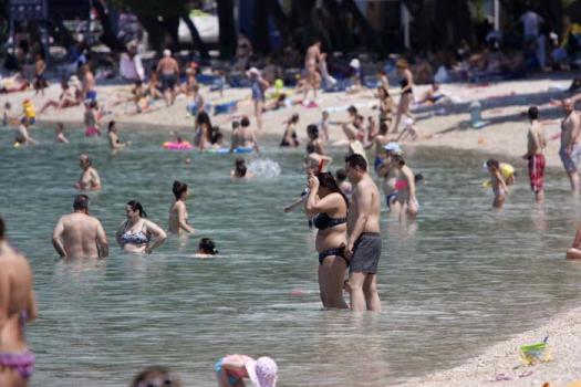 Июньский день на курорте Макарска в Хорватии