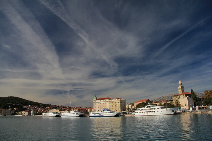 Октябрьское небо Сплита 