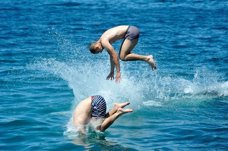 Выпускники школ Задара на улицах города в мае 2016 г. 