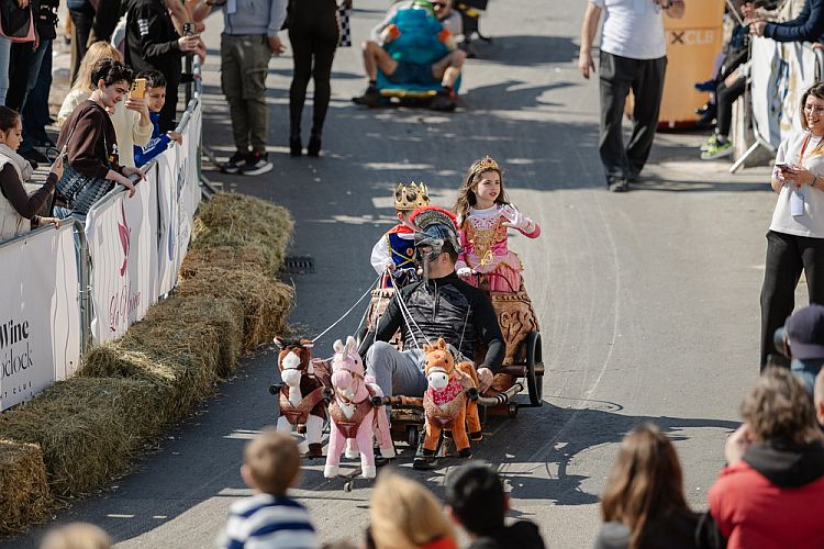 Гонки на самодельных самокатах в Херцег-Нови