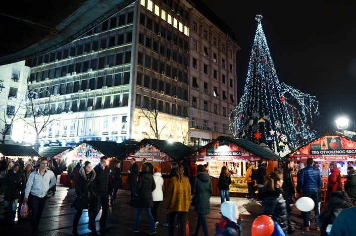 Новогодняя елка в Белграде в декабре 2015 г.