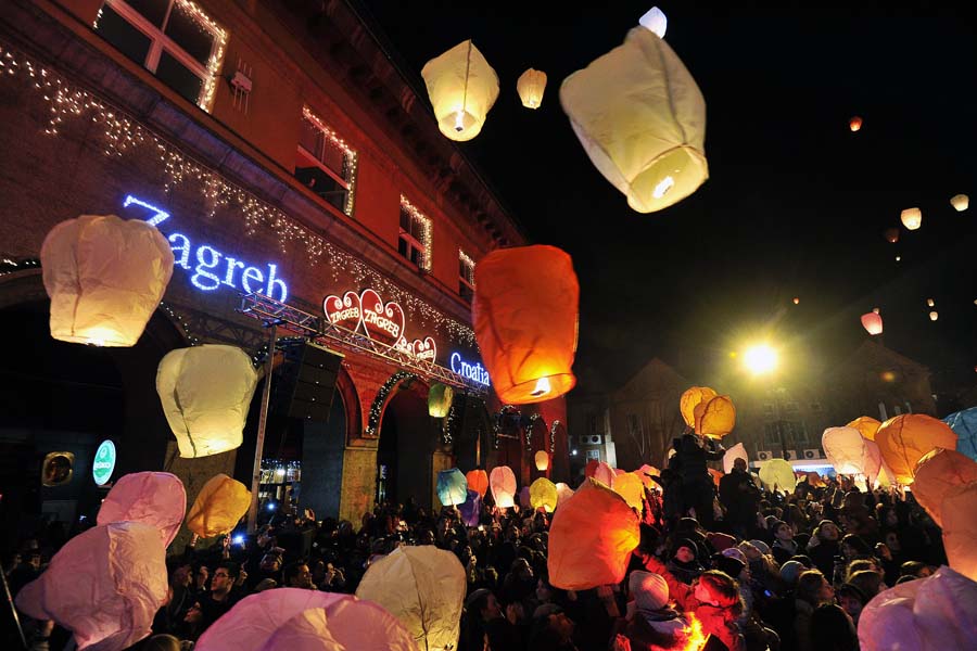 Запуск небесных фонариков в Загребе