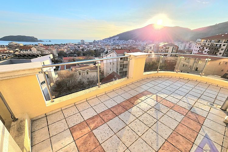 Квартира с панорамным видом на море в Будве, Черногория