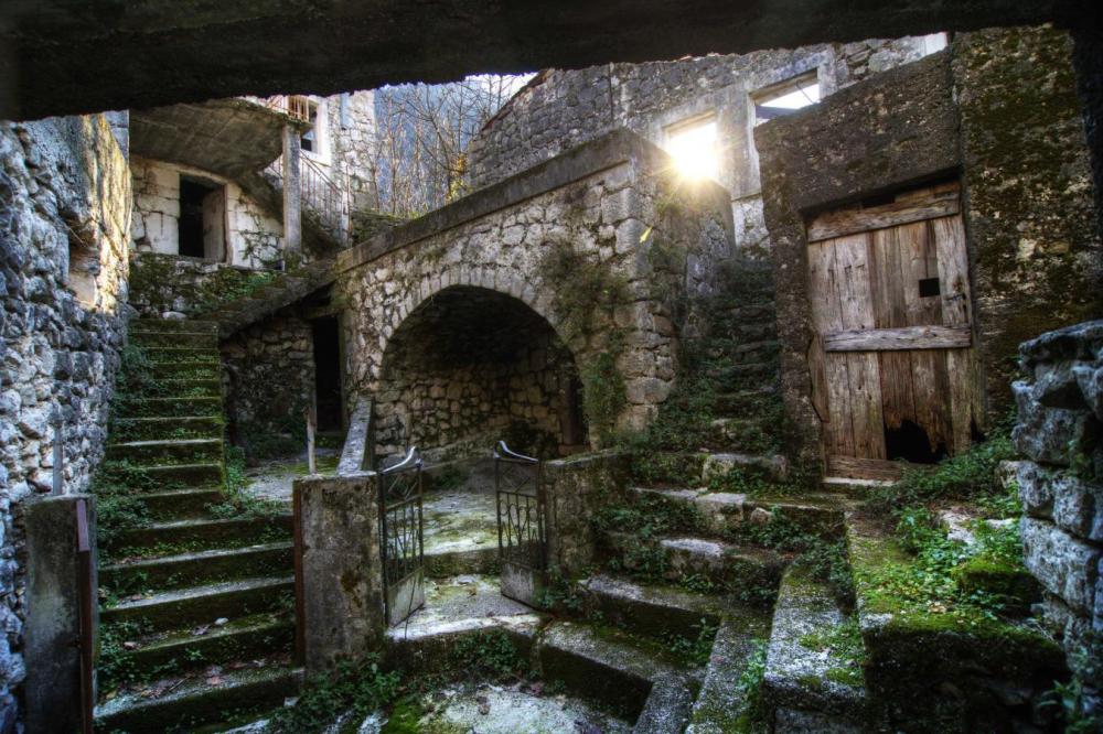 Черногорское село Годинье - памятник средневековой архитектуры