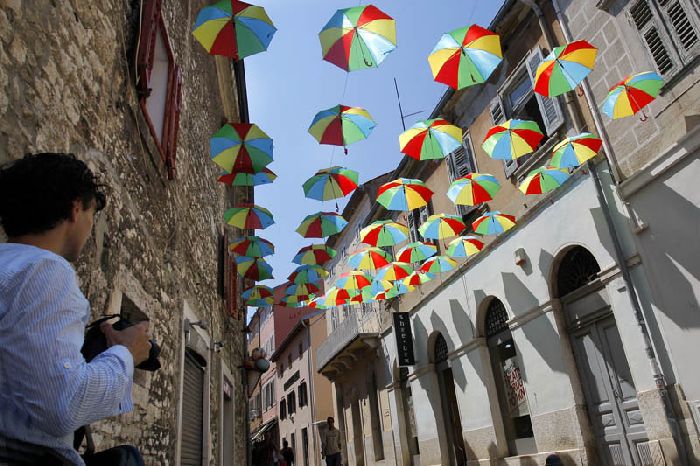 Старт фестиваля уличных волшебников в хорватской Пуле