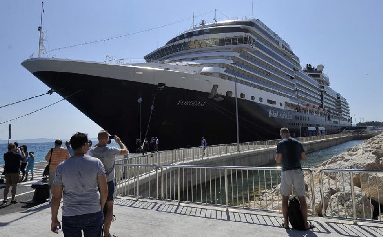 Лайнер для нетрадиционного круиза в Сплите