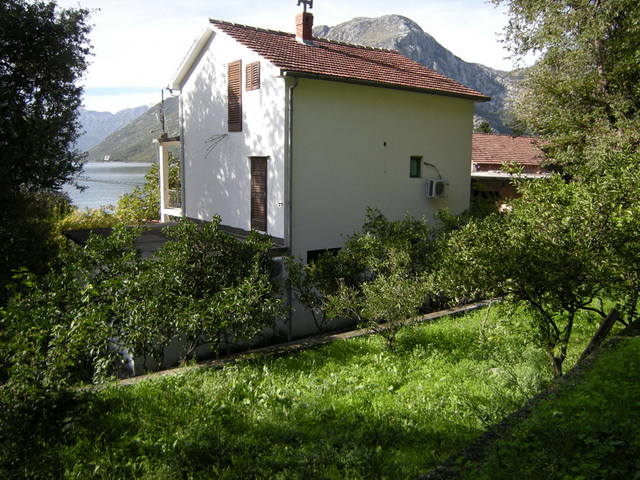 Дом в Черногории, в поселке Люта