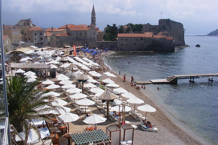 В конце августа вода на 80% пляжей Черногории высокого качества