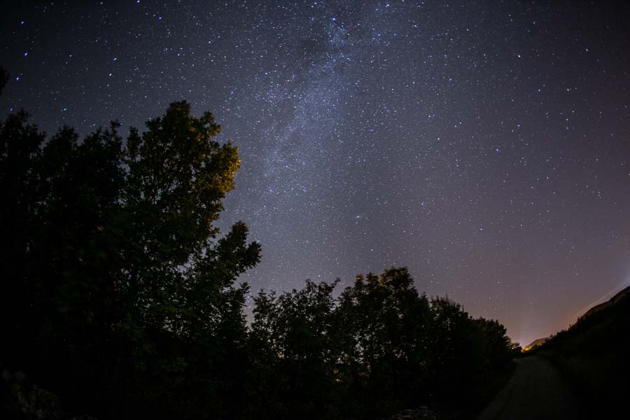 Ночное небо в хорватском районе Далматинска-Загора
