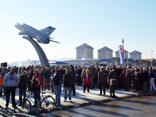 Открытие самолета-памятника МиГ-21 в Крушеваце. Фото: Krusevac.rs