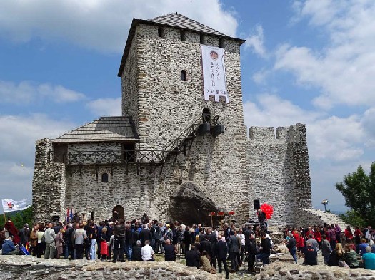 Открытие средневековой башни в городе Вршац. Фото: Novosti.rs