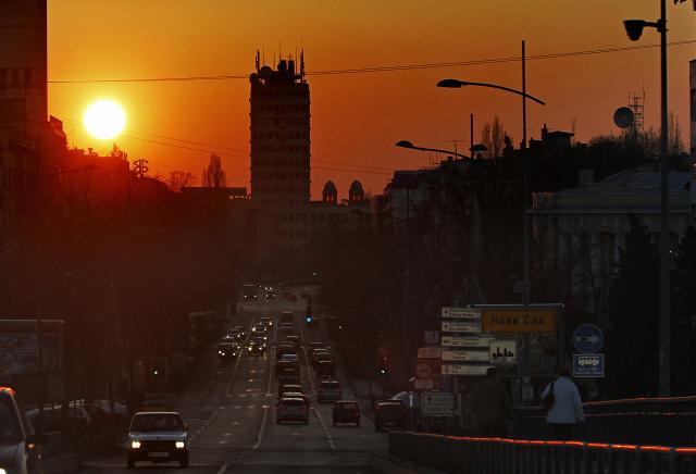 Оранжевый закат в сербском городе Нови-Сад