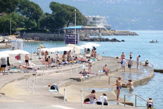 Отдых на пляже в Опатии
