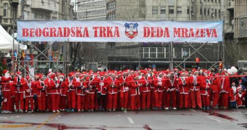 Забег Дедов Морозов в Белграде