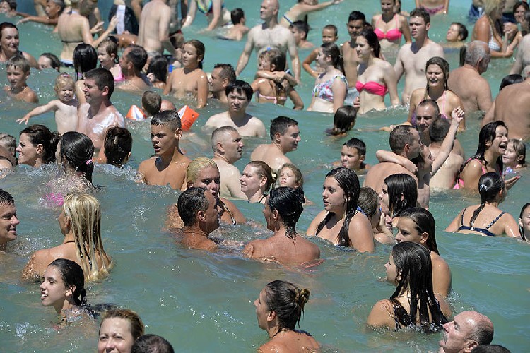 Аквапарк в сербском городе Бачки-Петровац летом 2016 года