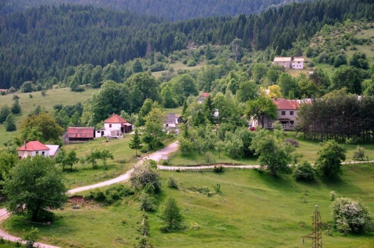 Деревня Цкрвичко-Поле между каньонами рек Пива и Тара