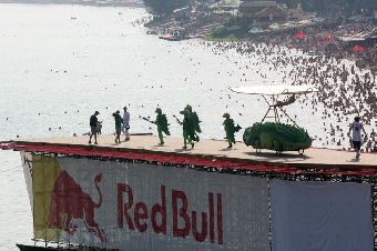 Шоу самодельных летательных аппаратов Red Bull Flugtage в Белграде