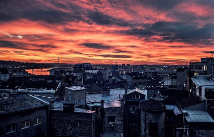 Живописный заход солнца в сербской столице