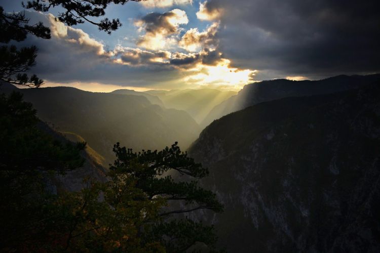 Туча над каньоном реки Дрины