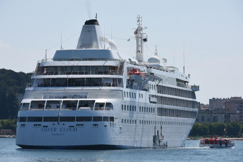 Круизный лайнер Silver Cloud в порту Пулы. Фото: Poslovni.hr, Dusko Marusic, PIXSELL Круизный лайнер Silver Cloud в порту Пулы в мае 2016 г.