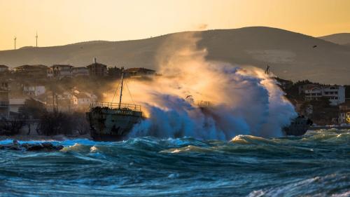 Корабль на мели у хорватского острова Чиово