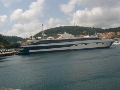 Яхта Harmony у берегов хорватского острова Корчула