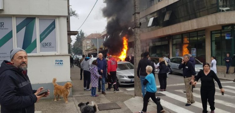 На месте взрыва автомобиля в Подгорице. Фото: Vijesti.me, Dušan Cicmil