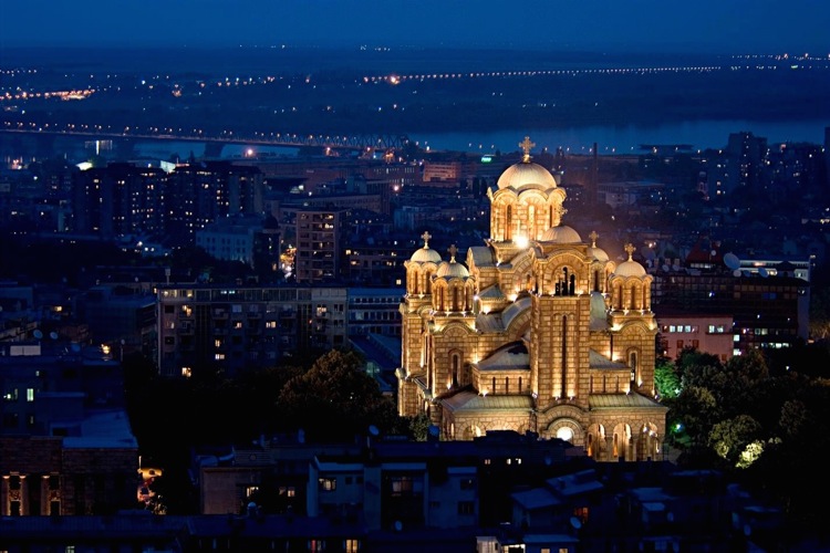 Ночной вид на церковь Святого Марка в Белграде