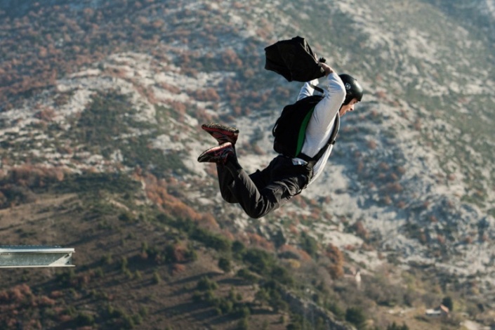 Бейсджампинг со скалы Маркезина-Греда вблизи Сплита