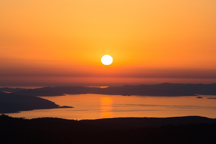 Закат солнца на острове Брач в мае 2016 г.