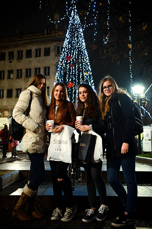 Новогодняя елка в Белграде в декабре 2015 г.