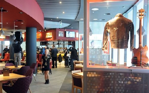 В Подгорице открылся первый ресторан Hard Rock Cafe Ресторан Hard Rock Cafe в Подгорице. Фото: Vijesti.me, Zoran Đurić