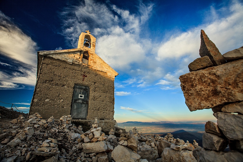 Горный массив Биоково - одна из природных достопримечательностей у побережья Хорватии