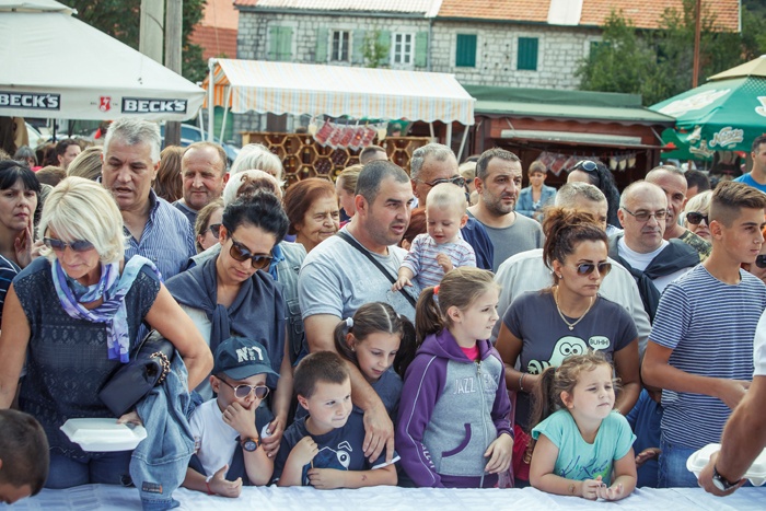 Фестиваль "Уик-энд в деревне Негуши" в Черногории