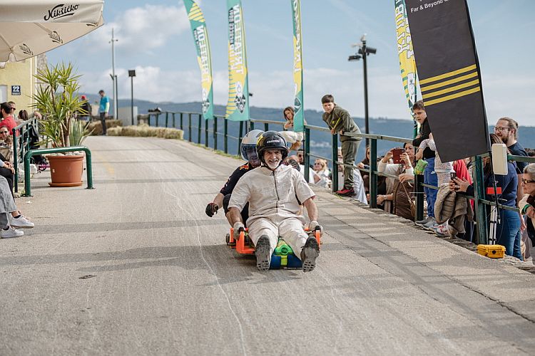 Гонки на самодельных самокатах в Херцег-Нови