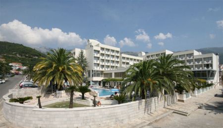 Черногорский отель Mediteran выставлен на продажу за 67,6 млн евро Отель Mediteran в Бечичи. Фото: hotelmediteran.info