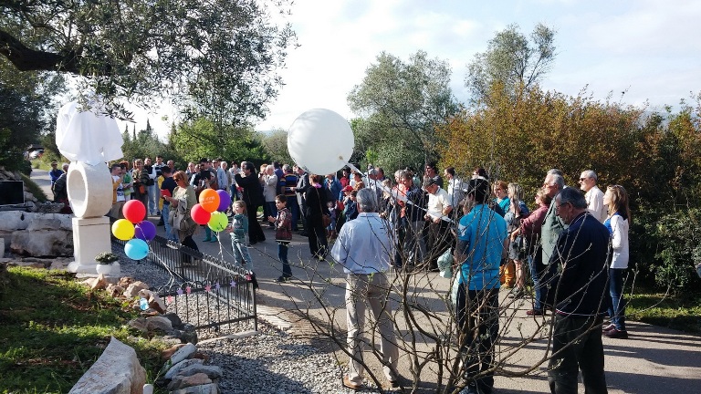 Открытие памятника Юрию Гагарину в черногорском поселке Радовичи