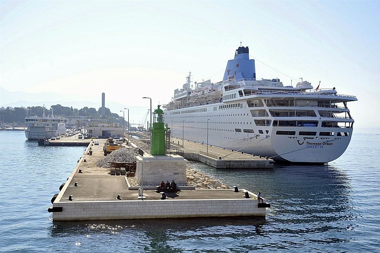 Первый круизный лайнер на новом причале в Сплите