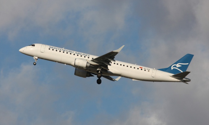 Авиабилеты в Тиват по акции - за 199 евро Самолет авиакомпании Montenegro Airlines. Фото: Montenegro Airlines