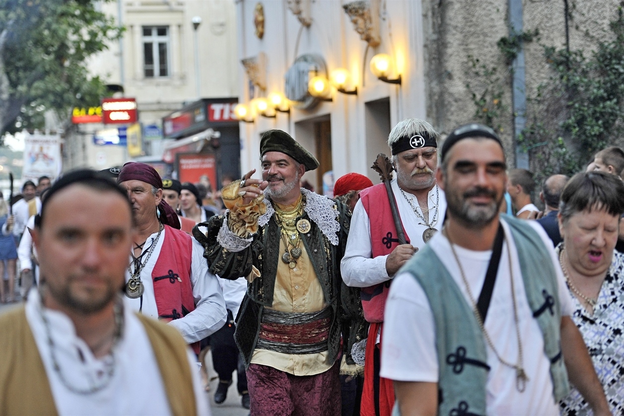 Реконструкция морского боя в Омише. Фото: Slobodnadalmacija.hr, Nikola Vilić, Hanza Media Реконструкция морского боя в Омише в августе 2016 года