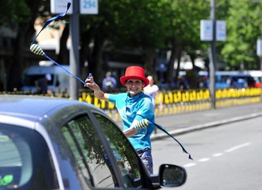 Жонглеры на бульваре в Белграде