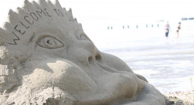 Песчаная скульптура на пляже Бачвице в Сплите